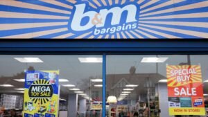 B&M Shoppers Grab Chic Home Furniture for £5, Down from £30!