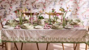 Stylish Modern Floral Home Décor Ideas and Inspiration