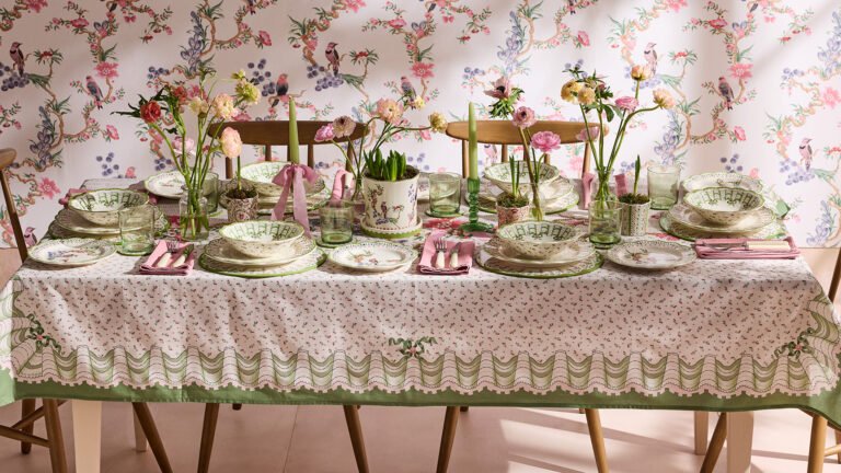 Stylish Modern Floral Home Décor Ideas and Inspiration