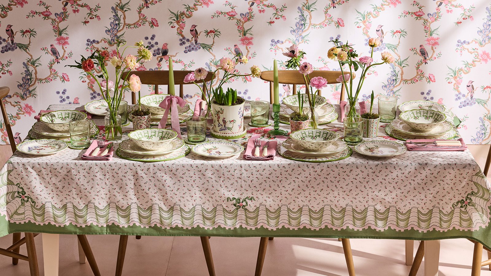 Stylish Modern Floral Home Décor Ideas and Inspiration