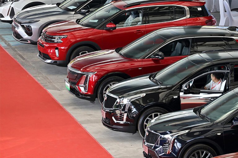 Chinese Home Decor Retailers Shift to Used Car Sales Amid Downturn
