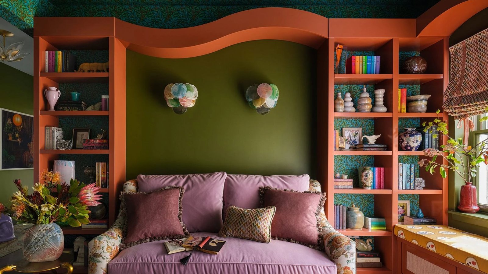 Achieve Tidy Maximalism in Interior Design Effortlessly